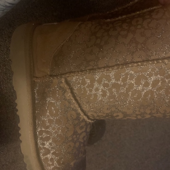 Uggs - Picture 3 of 3